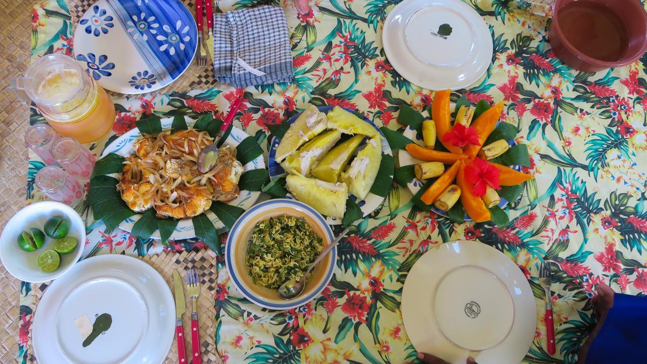 Yasawa Homestays Naisisili ภายนอก รูปภาพ