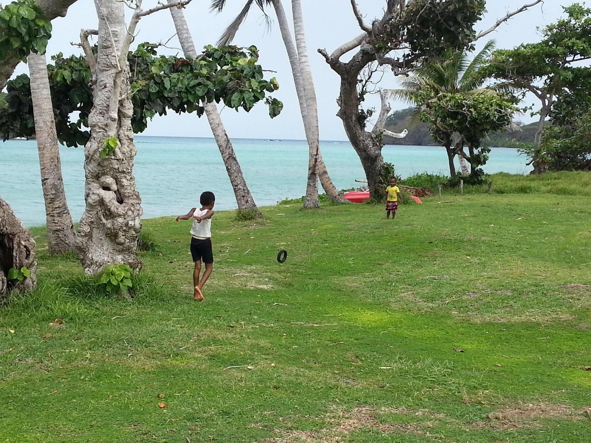Yasawa Homestays Naisisili ภายนอก รูปภาพ