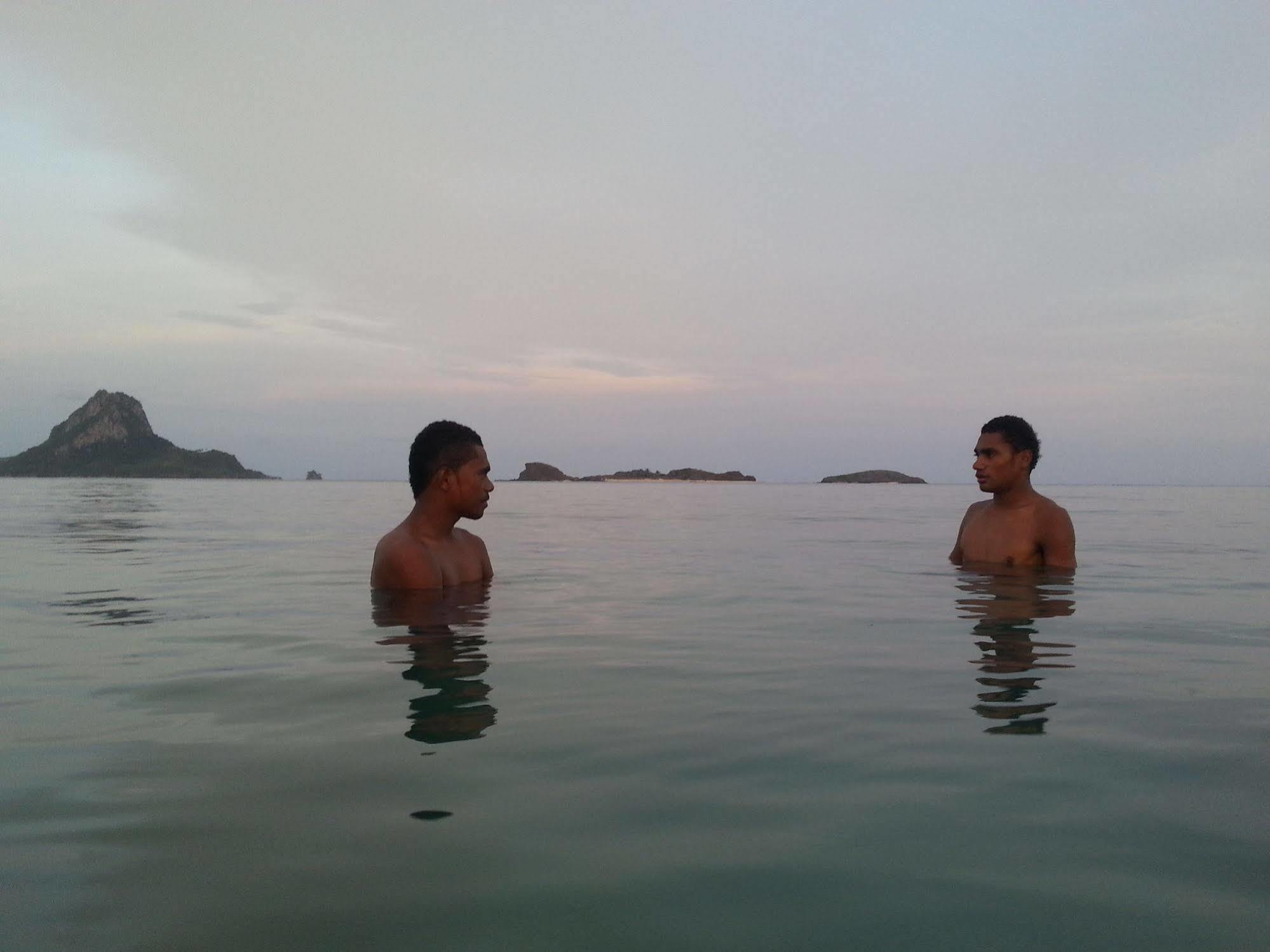 Yasawa Homestays Naisisili ภายนอก รูปภาพ